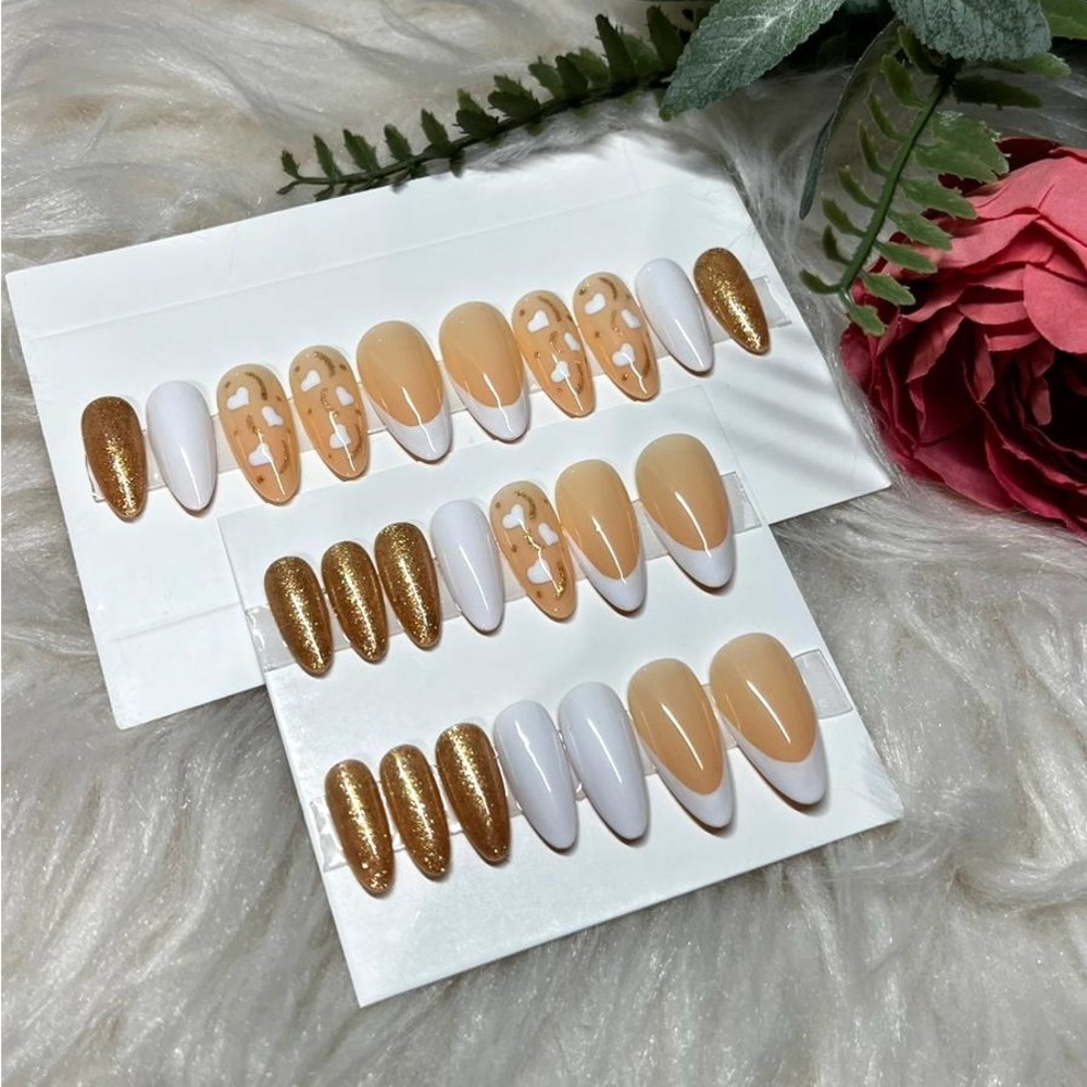 SALE!!!🚨🚨🚨Handmade Press on nails. 12 sizes, 24 nails.